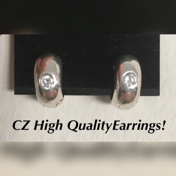 Jewelry - CZ•High Quality•small Hoop/Huggie Earrings•NEW
